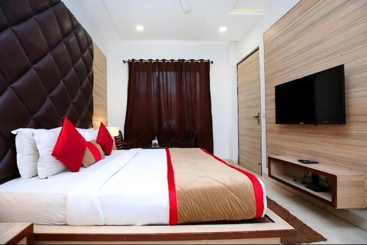 Hotel King'S Way Amritsar Exterior photo